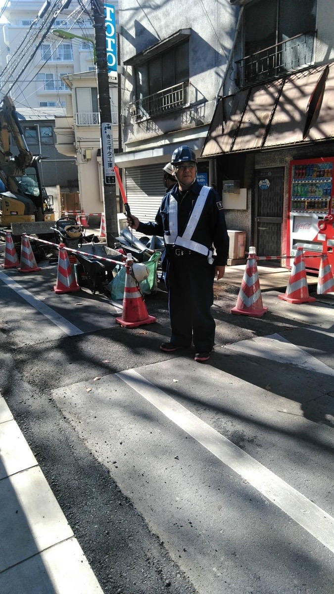 交通整備の仕事で安全を守ります
