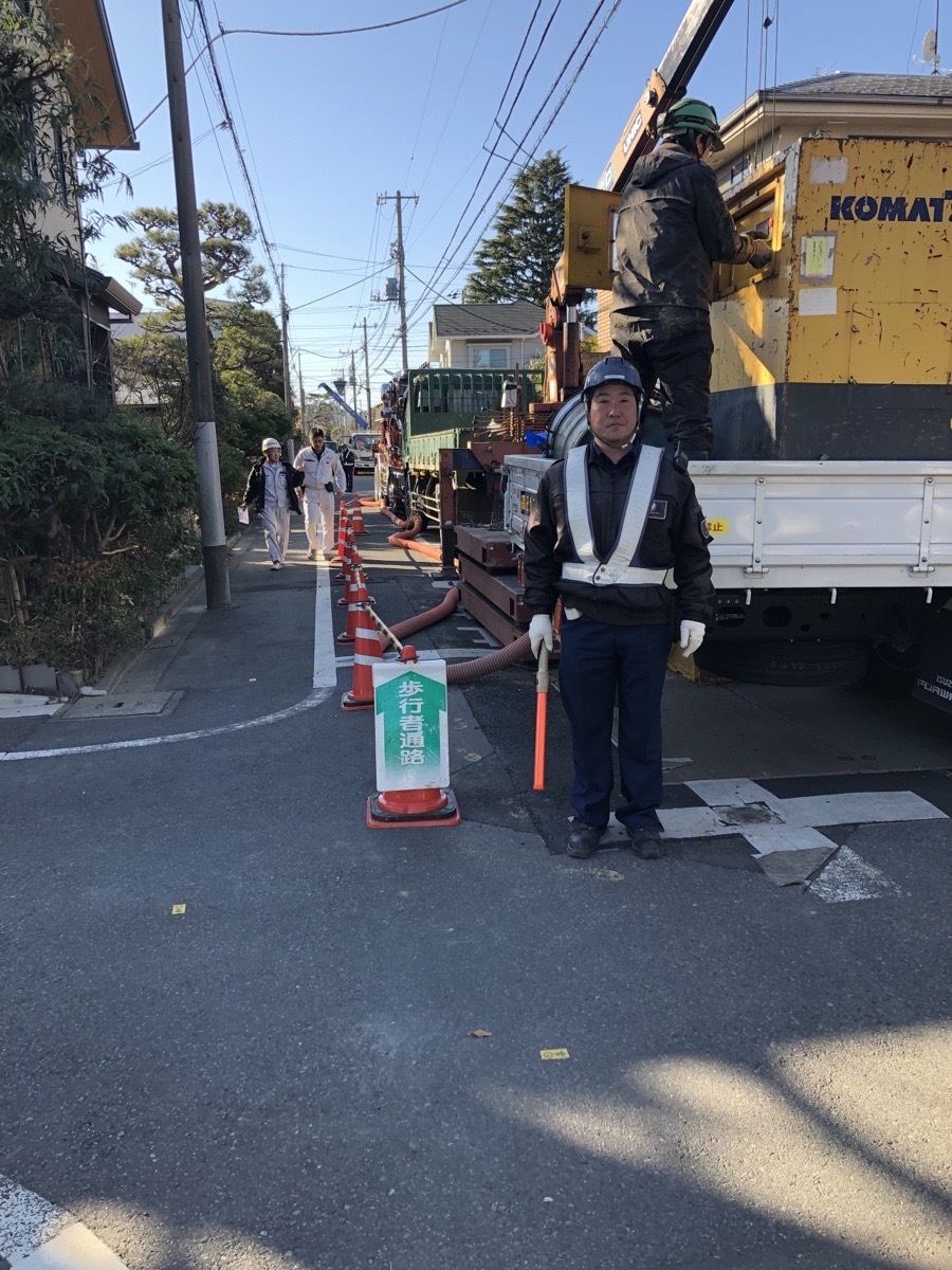 交通整備の仕事で安全を守ります