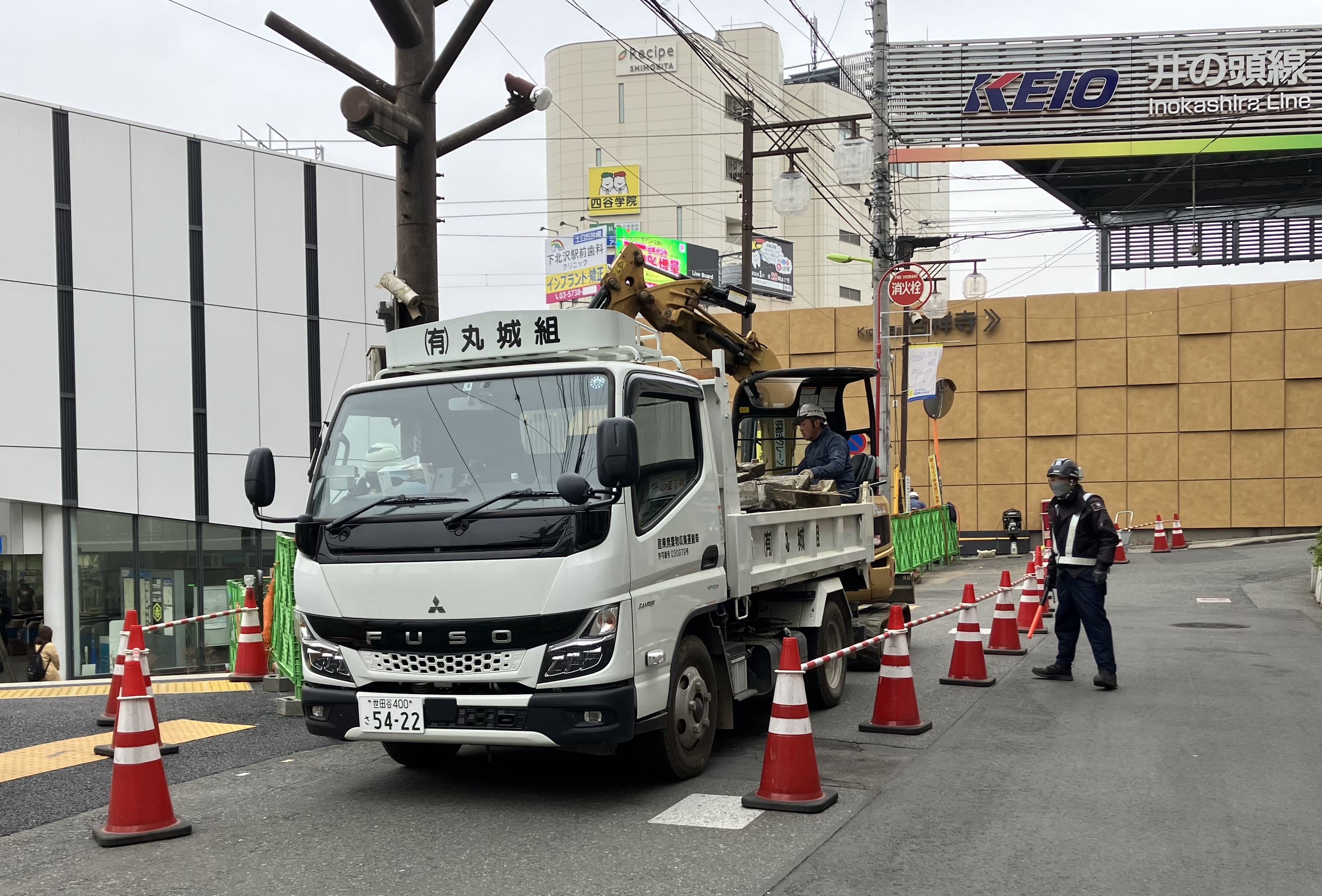 交通整備の仕事で安全を守ります