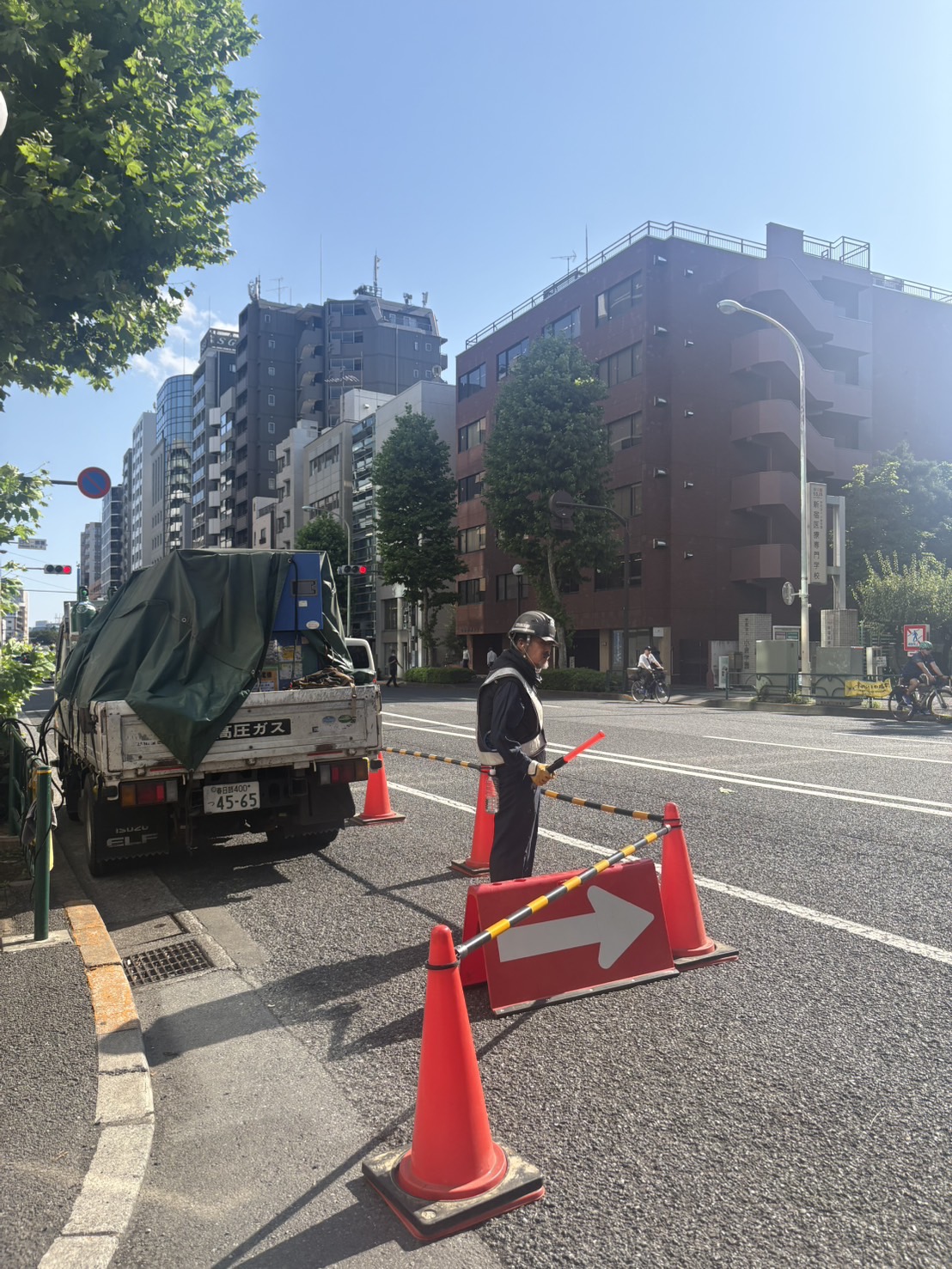 交通整備の仕事で安全を守ります